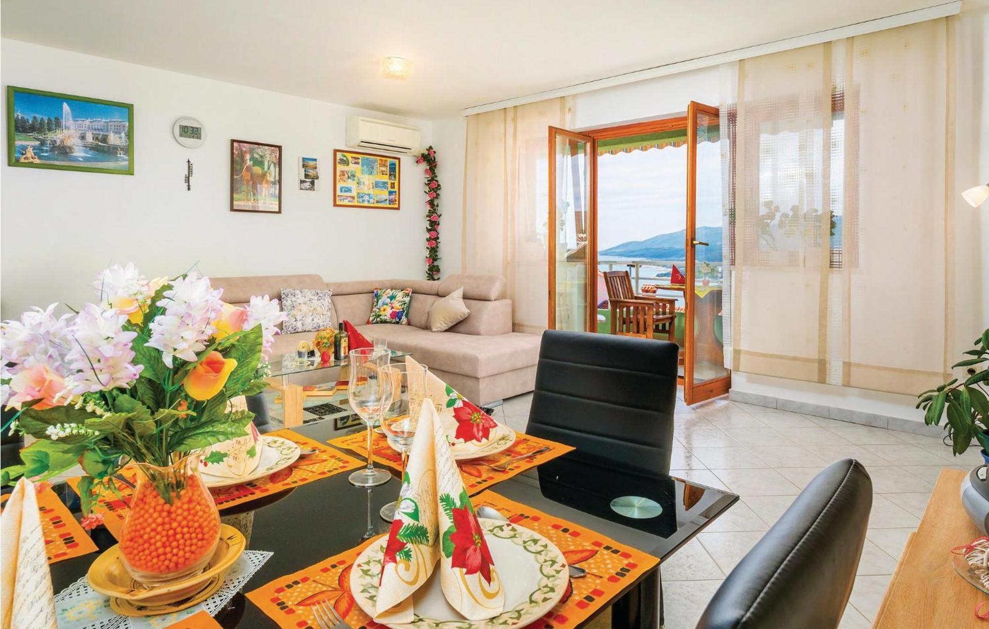 2 Bedroom Gorgeous Apartment In Rabac Luaran gambar