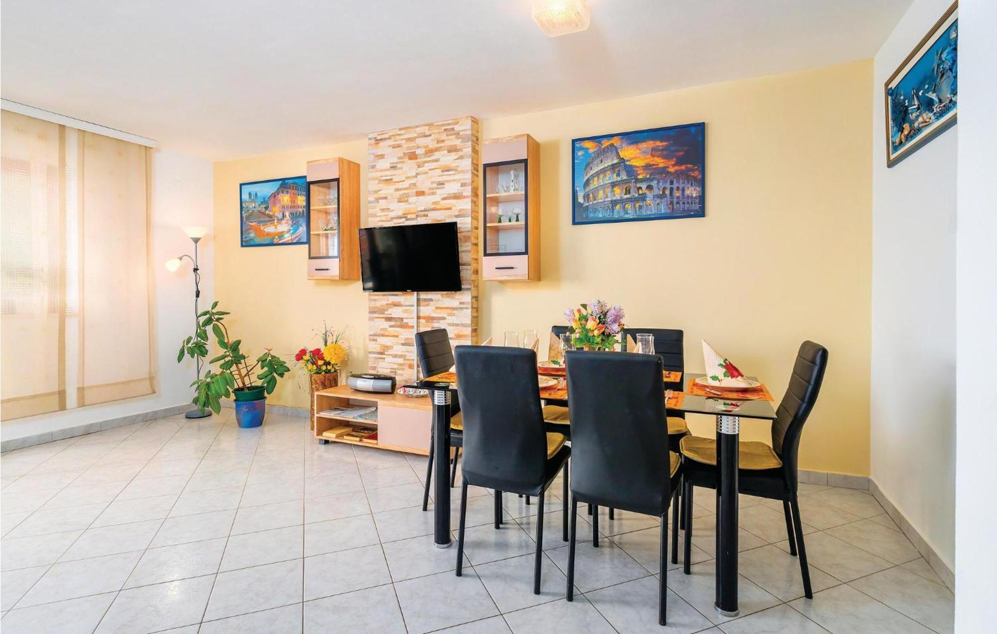 2 Bedroom Gorgeous Apartment In Rabac Luaran gambar
