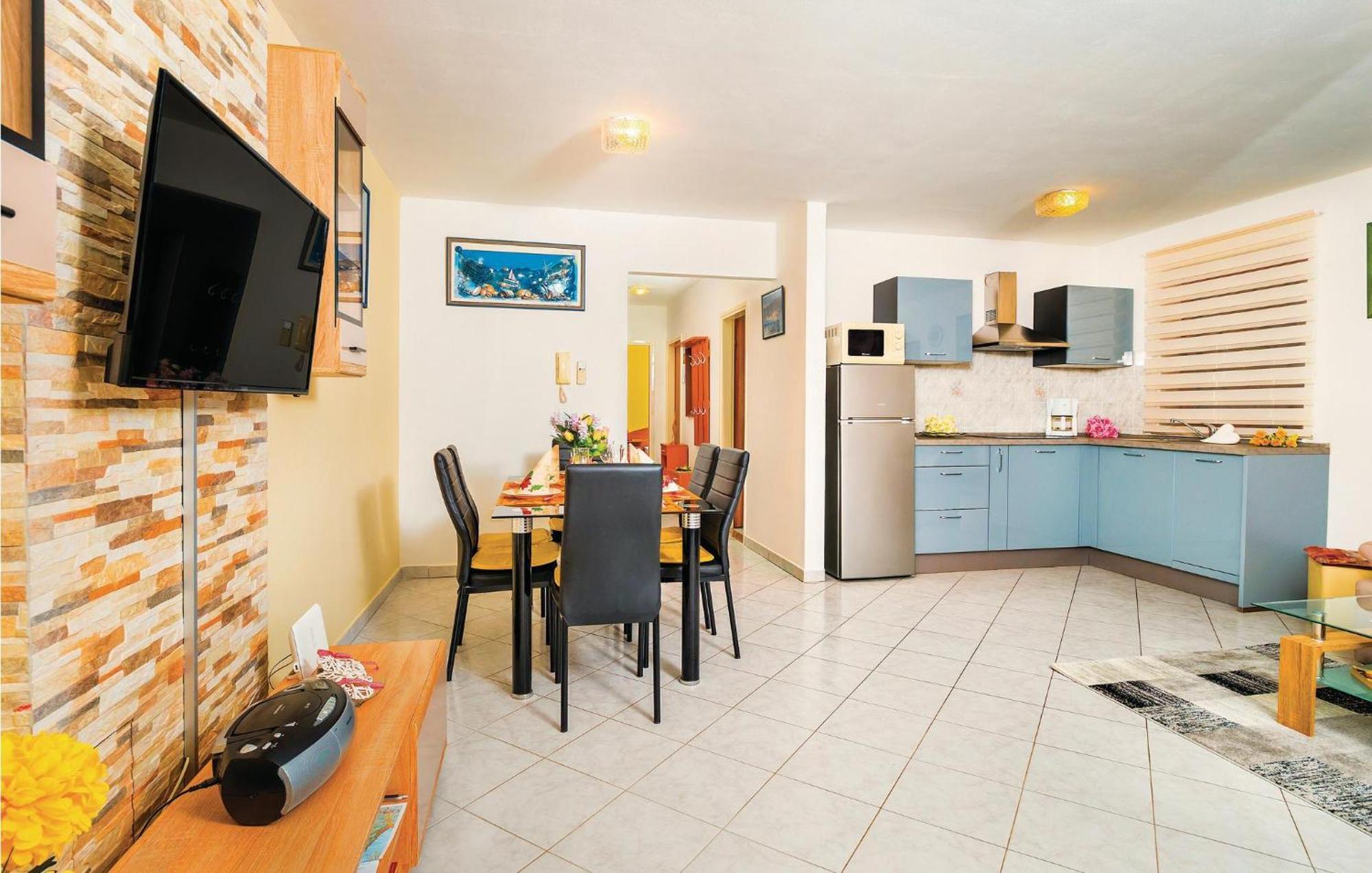 2 Bedroom Gorgeous Apartment In Rabac Luaran gambar