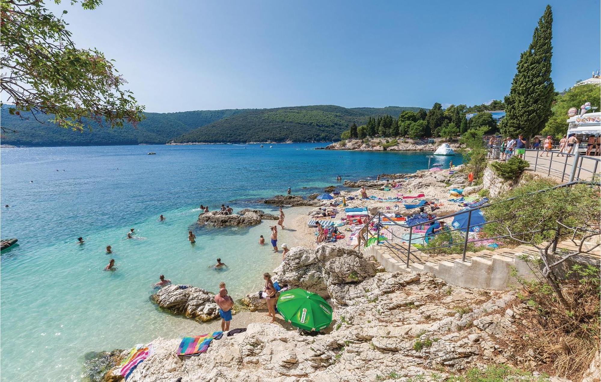 2 Bedroom Gorgeous Apartment In Rabac Luaran gambar