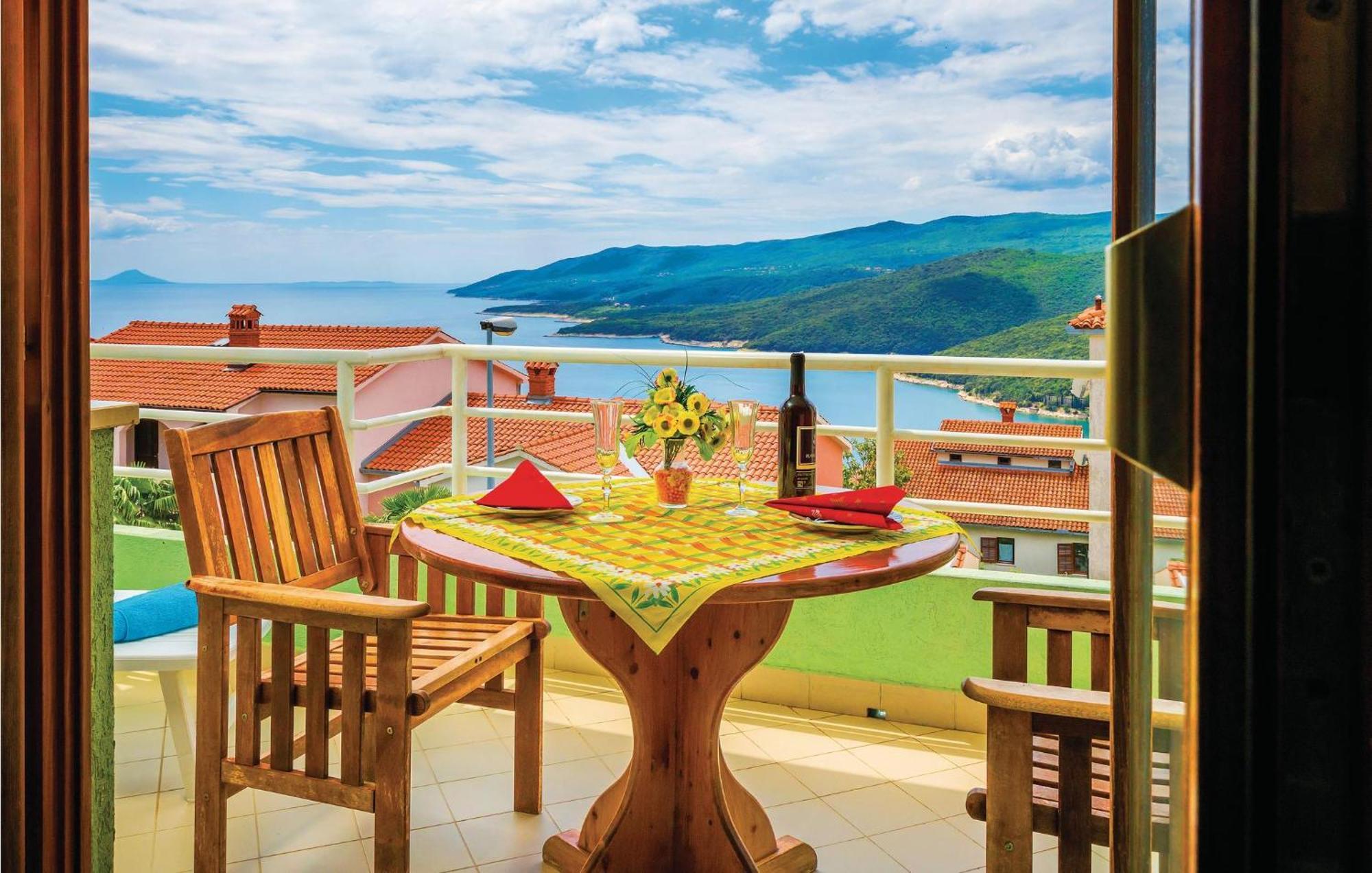 2 Bedroom Gorgeous Apartment In Rabac Luaran gambar