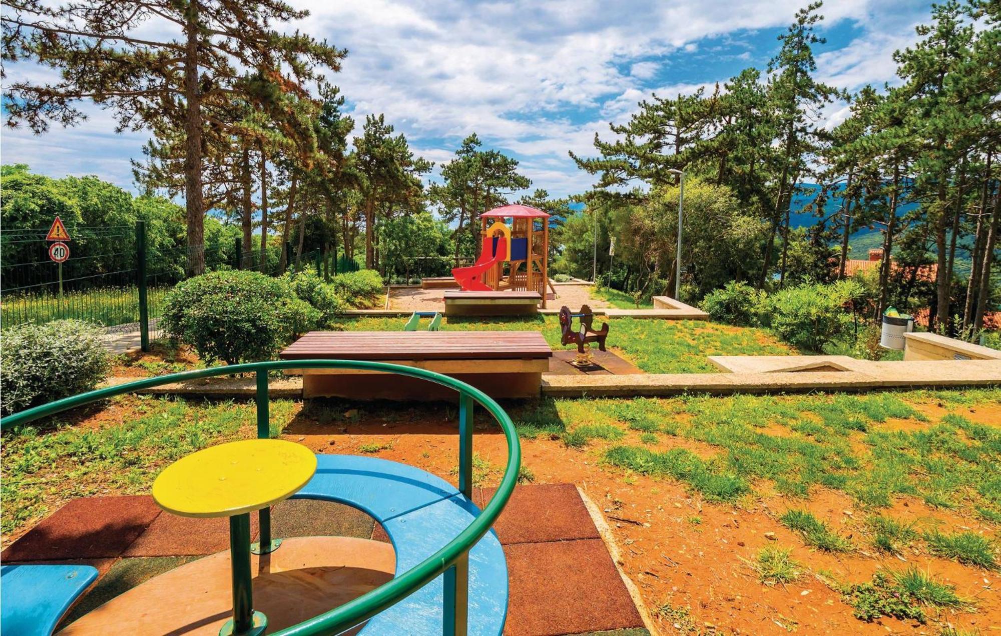 2 Bedroom Gorgeous Apartment In Rabac Luaran gambar